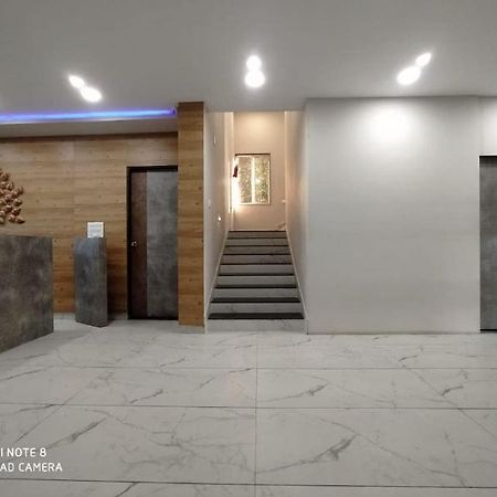 Oyo 80228 Hotel Richa Halol Екстер'єр фото